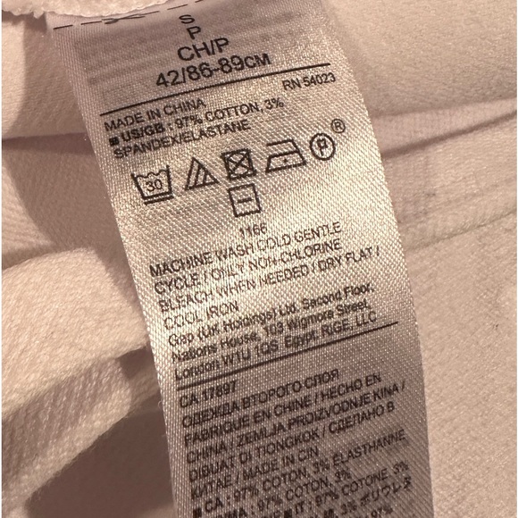 Banana Republic Crew Tank Top with a V in the back.Ruffles on the neckline. Sz S - Picture 4 of 5